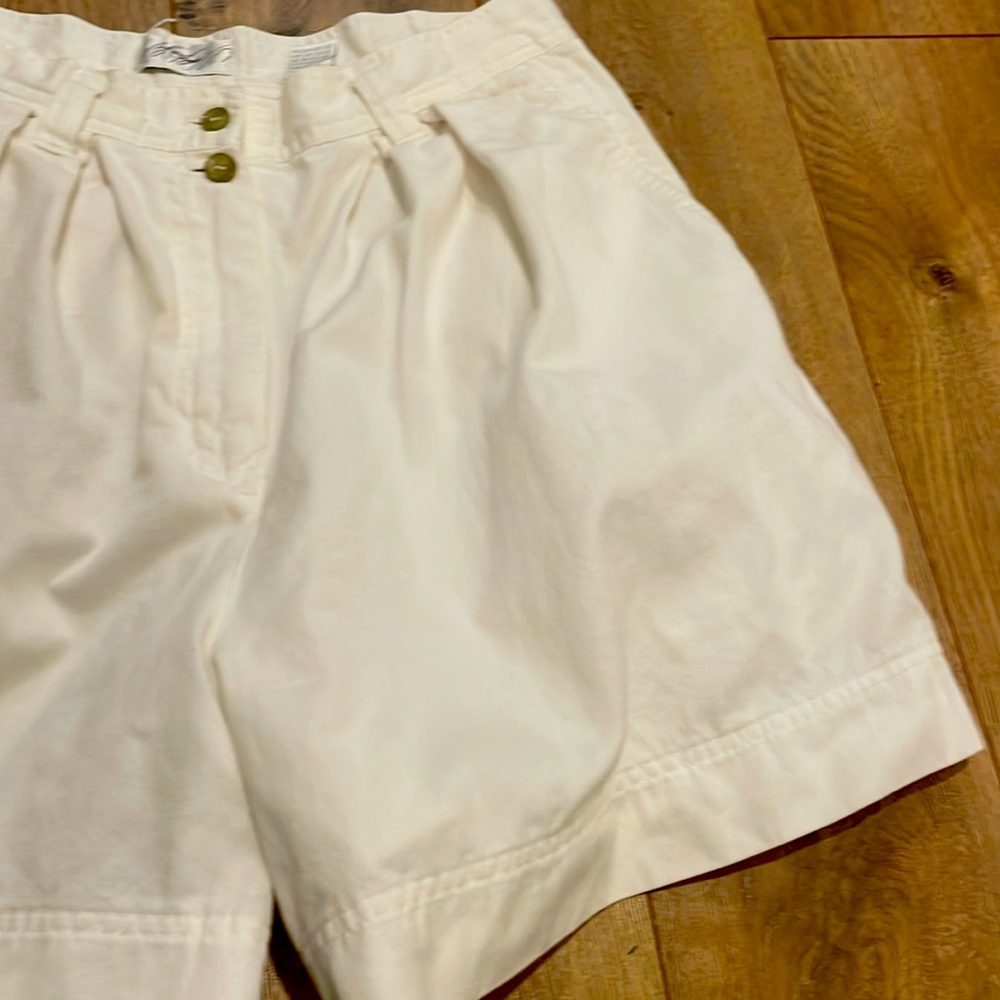 Vintage pleated white shorts